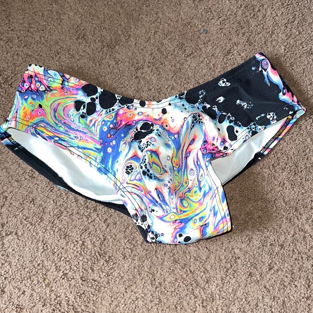 SOLD Rave with mi gente scrunch butt acid print bottoms